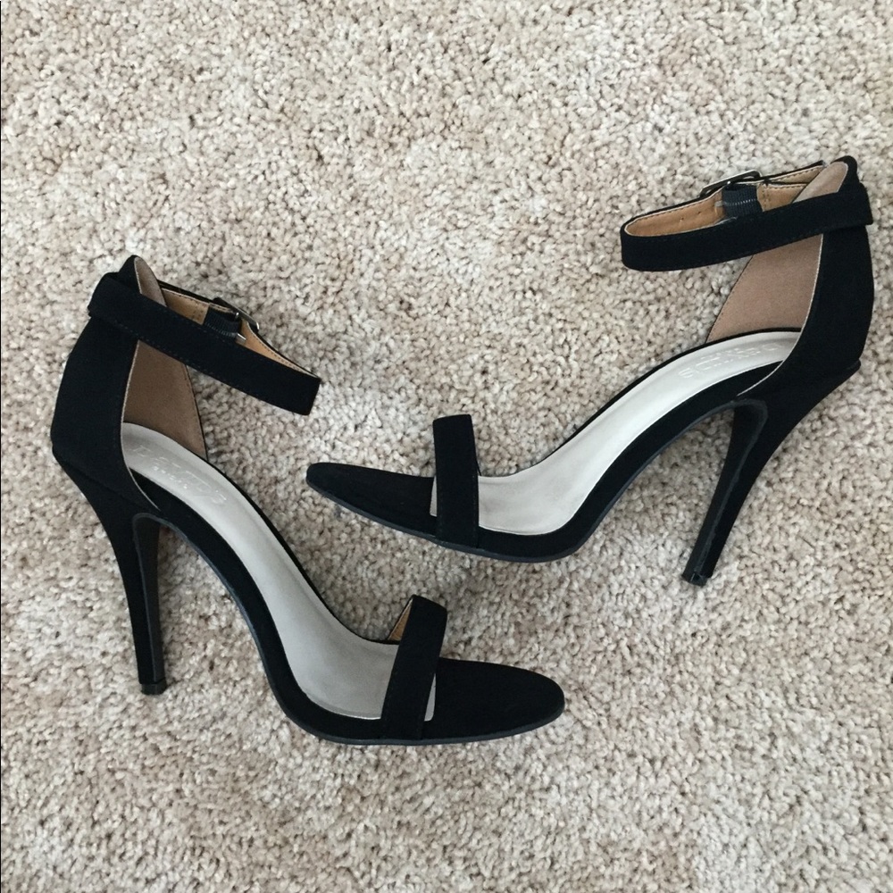 Black skinny heel